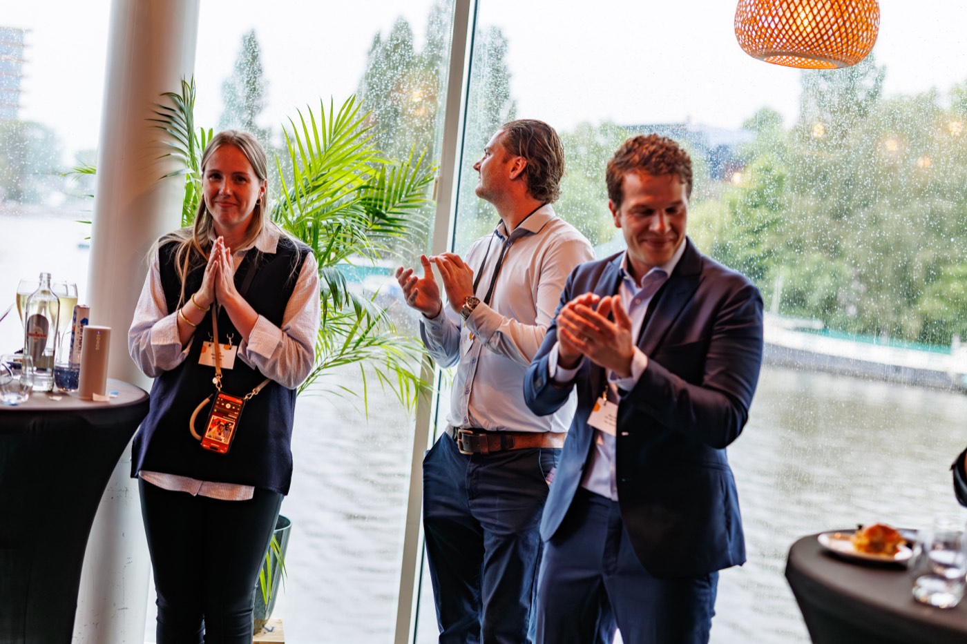 Maurits applauding